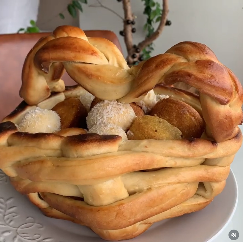 Cesto trançado de pão artesanal