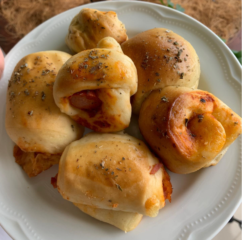Pãezinhos recheados com tempero